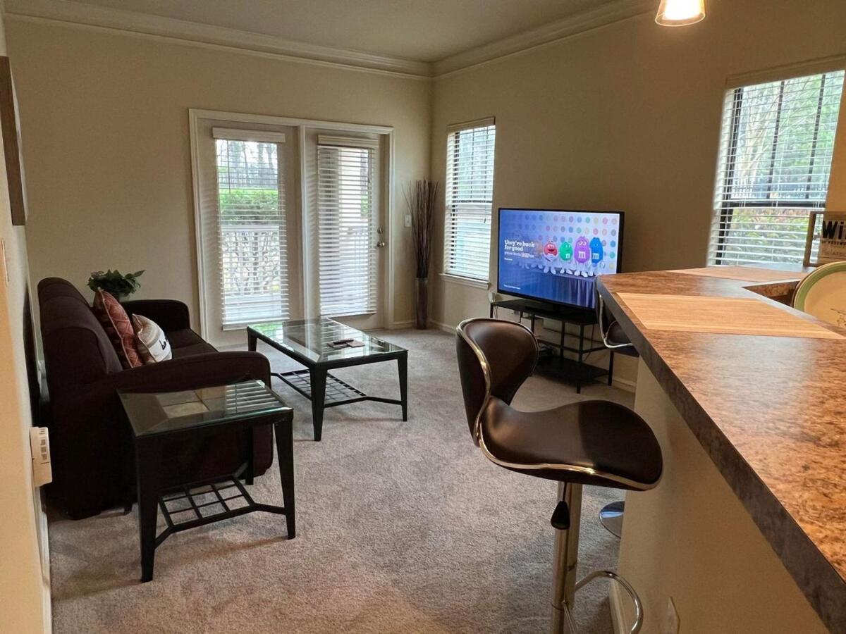 Two 2 Tango - Sleeps 4 "Romantic Get Away Or Business" Close To Everywhere You Want To Be! Instant Booking Available Apartamento Charlotte Exterior foto