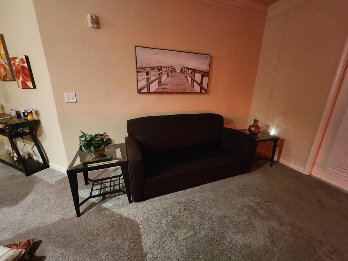 Two 2 Tango - Sleeps 4 "Romantic Get Away Or Business" Close To Everywhere You Want To Be! Instant Booking Available Apartamento Charlotte Exterior foto