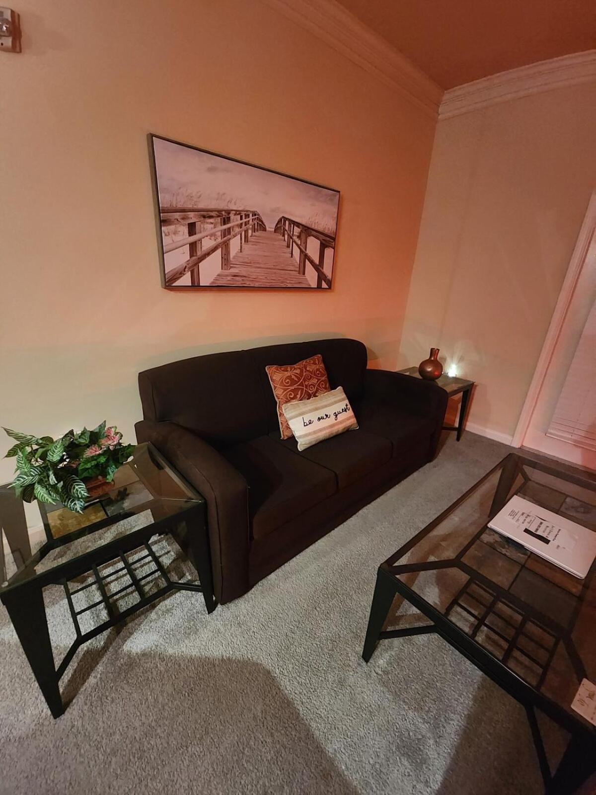 Two 2 Tango - Sleeps 4 "Romantic Get Away Or Business" Close To Everywhere You Want To Be! Instant Booking Available Apartamento Charlotte Exterior foto