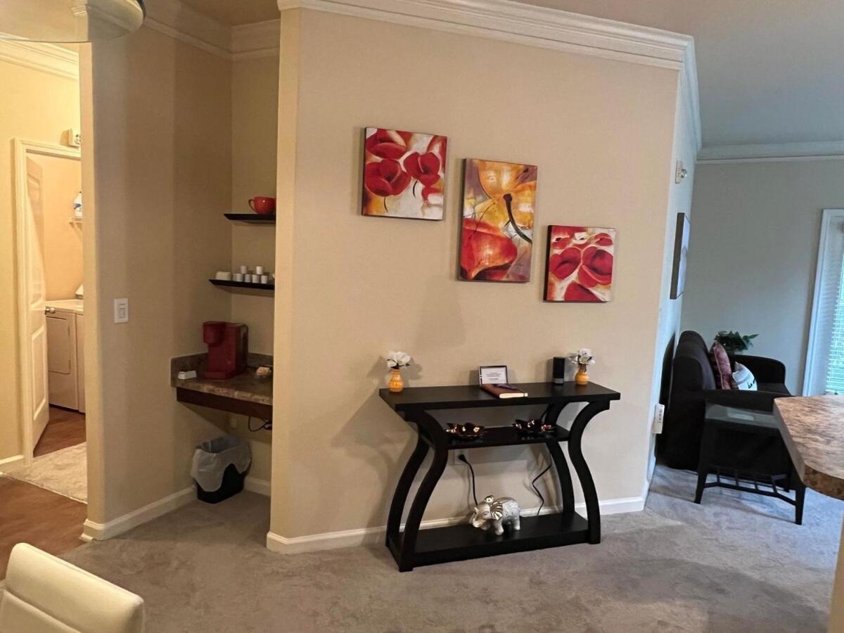 Two 2 Tango - Sleeps 4 "Romantic Get Away Or Business" Close To Everywhere You Want To Be! Instant Booking Available Apartamento Charlotte Exterior foto