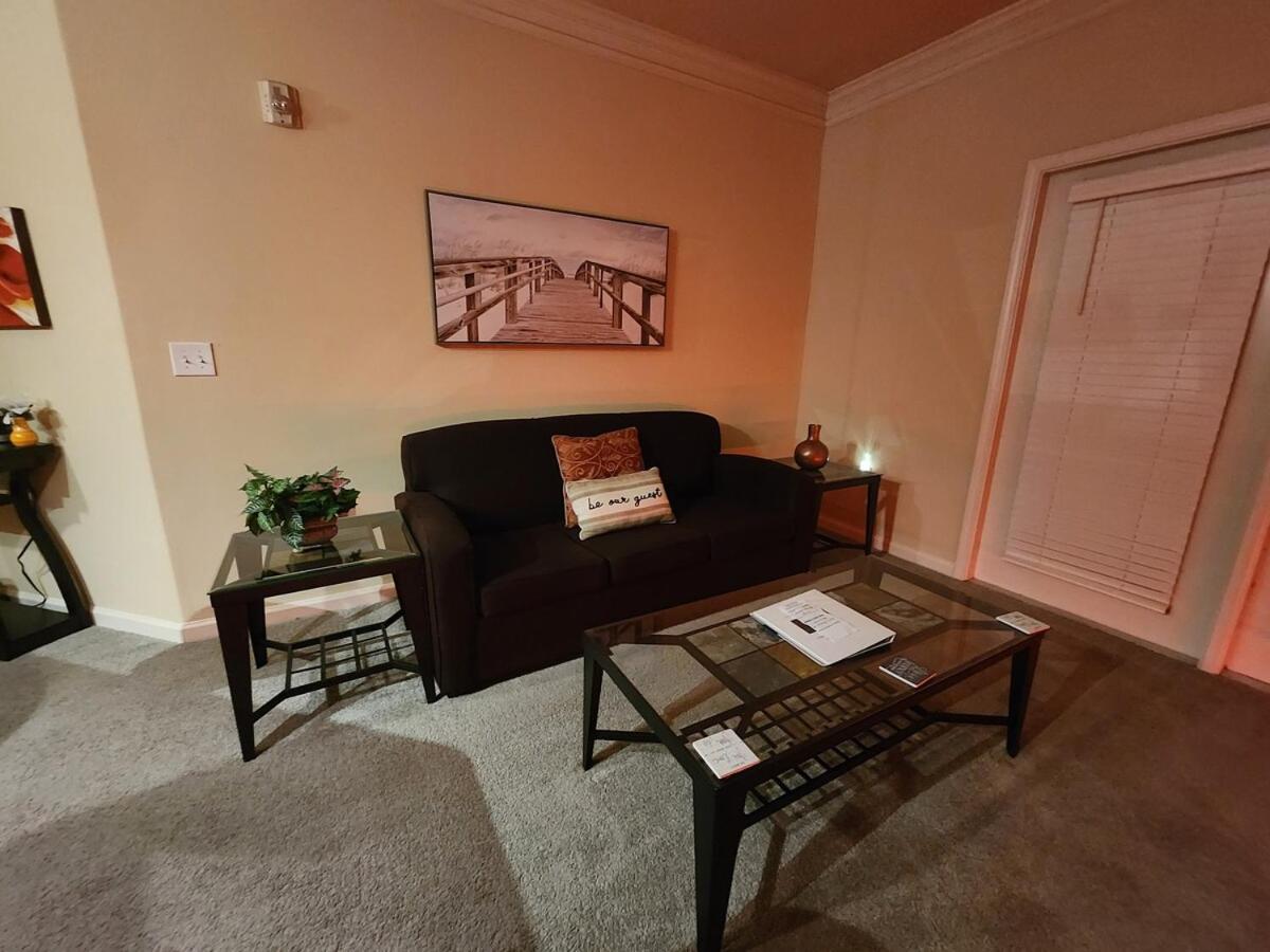 Two 2 Tango - Sleeps 4 "Romantic Get Away Or Business" Close To Everywhere You Want To Be! Instant Booking Available Apartamento Charlotte Exterior foto