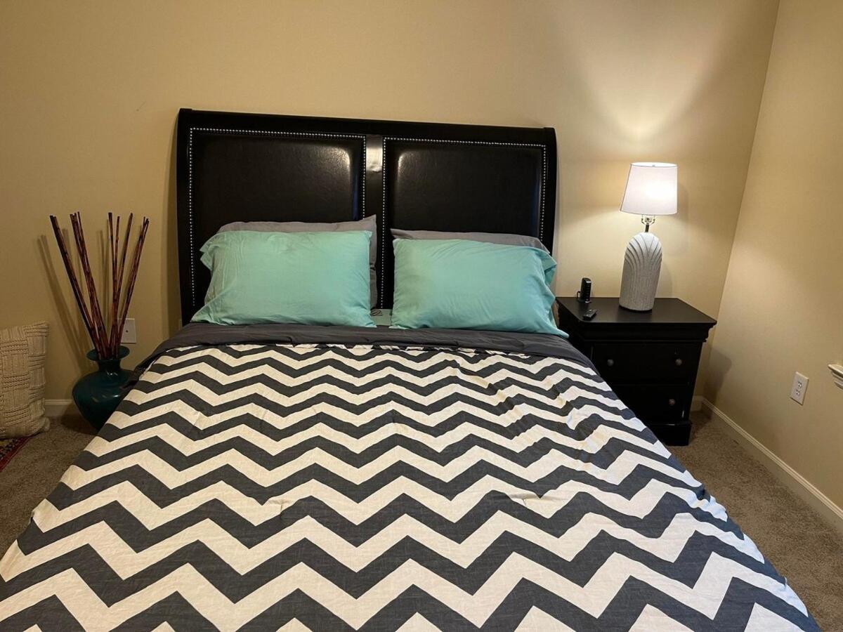 Two 2 Tango - Sleeps 4 "Romantic Get Away Or Business" Close To Everywhere You Want To Be! Instant Booking Available Apartamento Charlotte Exterior foto