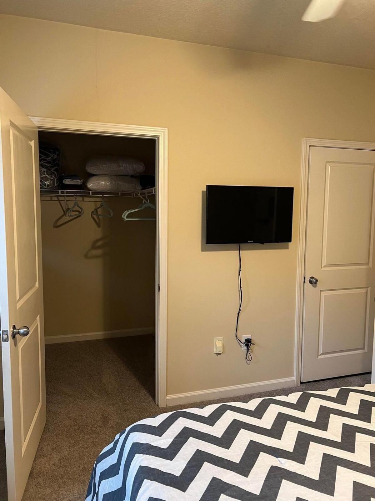 Two 2 Tango - Sleeps 4 "Romantic Get Away Or Business" Close To Everywhere You Want To Be! Instant Booking Available Apartamento Charlotte Exterior foto